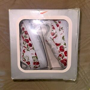 NIB Nike Force 1 Crib SE Wht/Wht-Track/Red Pear